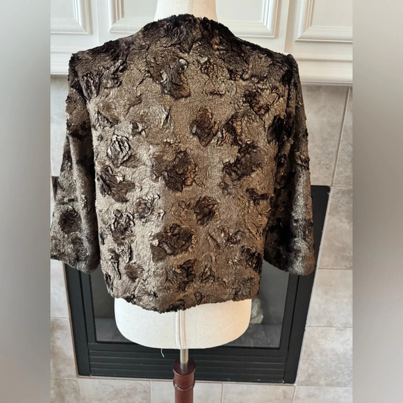 Sugar+Lips Women's Faux Fur Smooth Brown Cropped 3/4 Sleeve Jacket Small NWT - Picture 3 of 12